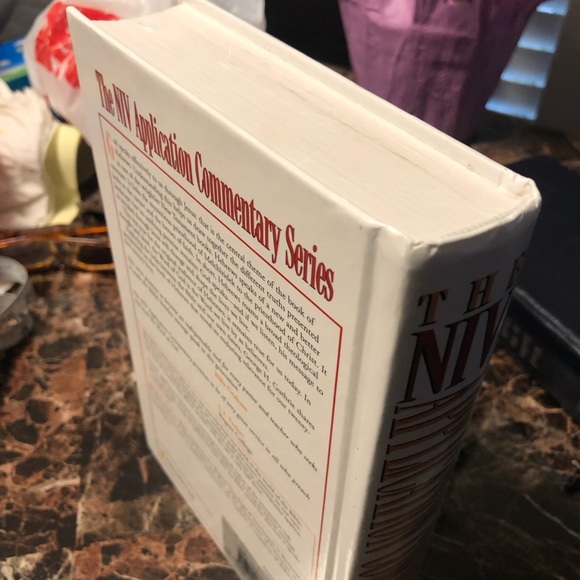 NIV Application Commentary: Hebrews [Hardcover] by Guthrie, George H. - Picture 4 of 13